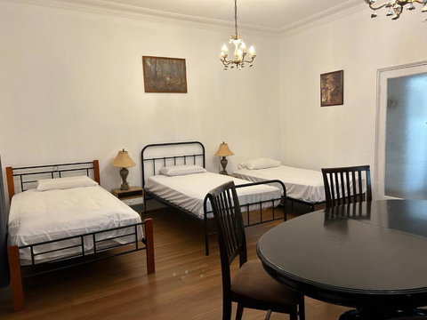 Luxury House 3 Bedrooms - Foster Accommodation 2