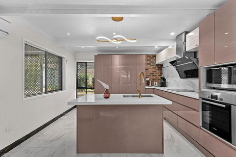 Luxury Living 2B2B In Southern Brisbane Parking - Foster Accommodation 0