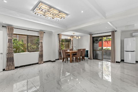 Luxury Living 2B2B In Southern Brisbane Parking - Foster Accommodation 1