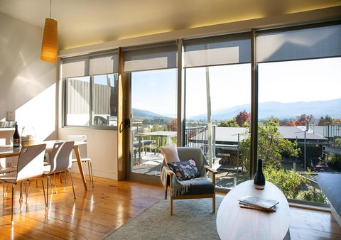 Luxury Scandinavian Townhouse - Foster Accommodation 2