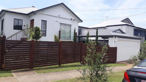 Maple Villa - The Beach House By The Bay - Foster Accommodation 2