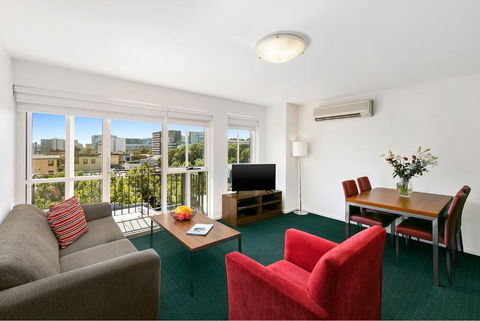 Melbourne Carlton Central Apartment Hotel Official - Foster Accommodation 3