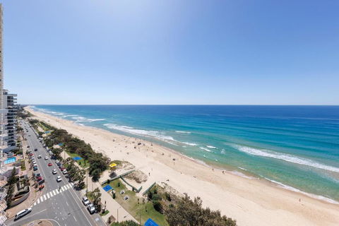 Meriton Suites Surfers Paradise - Foster Accommodation 3