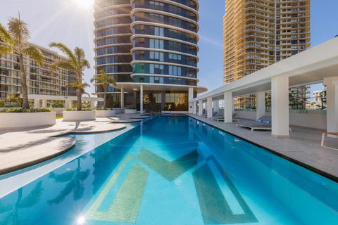 Meriton Suites Surfers Paradise - Foster Accommodation 1