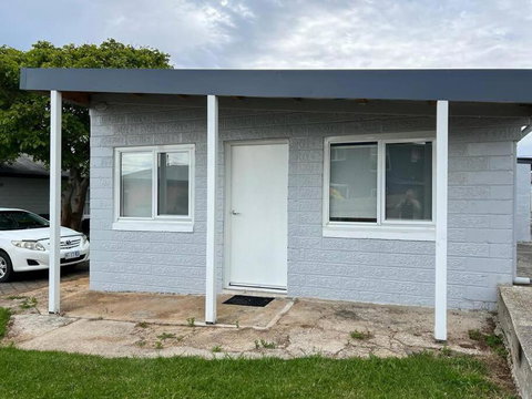 Modern 1 Bedroom Studio Free Parking Close To CBD - Foster Accommodation 3