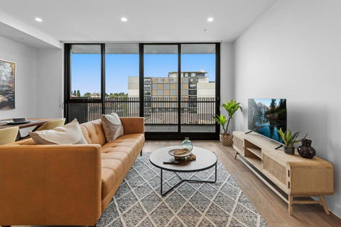 Modern Apartment On Burgundy Precinct & Parklands - Foster Accommodation 0