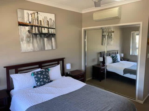 Modern Beach Apartment - Foster Accommodation 2