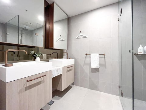 Modern Luxury 2B2B Sky Garden SmartTV - Foster Accommodation 1