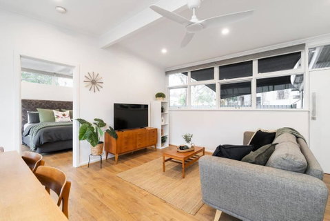 Modern Stylish Self-contained Apartment - Foster Accommodation 0