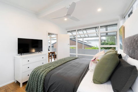 Modern Stylish Self-contained Apartment - Foster Accommodation 3