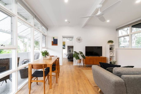 Modern Stylish Self-contained Apartment - Foster Accommodation 1