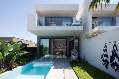 Modern Beachside Haven, Malabar Isyd - Foster Accommodation 0