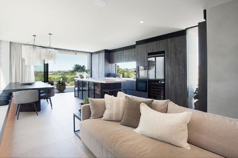 Modern Beachside Haven, Malabar Isyd - Foster Accommodation 1