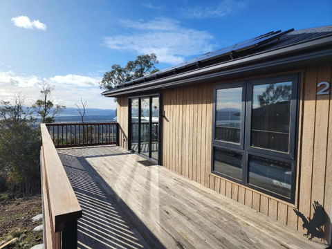 Mount Rumney Escapes Seaview House 2 - Eagle House - Foster Accommodation 0
