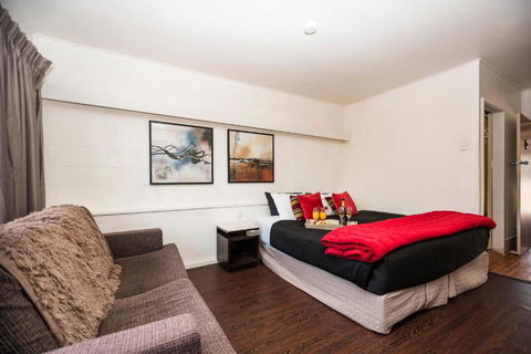 Motel Oasis - Foster Accommodation 1