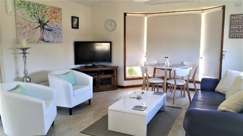 Must Love Dogs B&B & Self Contained Cottage - Foster Accommodation 3