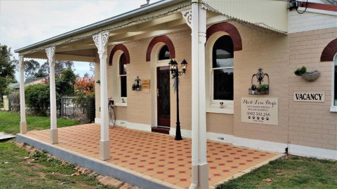 Must Love Dogs B&B & Self Contained Cottage - Foster Accommodation 0