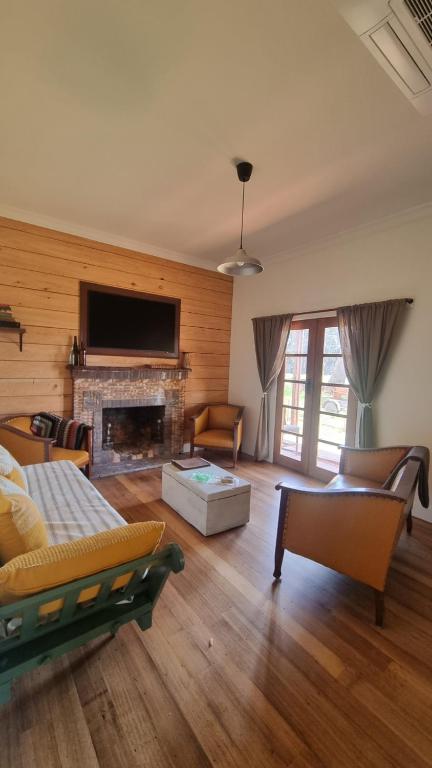 Myrtlebank Cottage Farmstay - Foster Accommodation 0