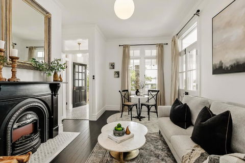 Narraweema Guesthouse - Historic Luxury BnB Retreat - Foster Accommodation 0