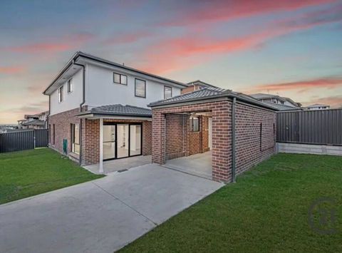 New 5 Bedroom House In Rousehill - Foster Accommodation 0