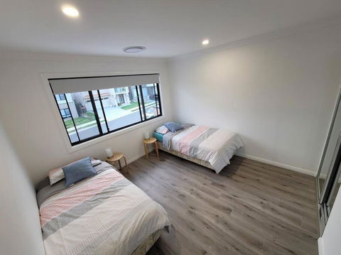 New 5 Bedroom House In Rousehill - Foster Accommodation 3