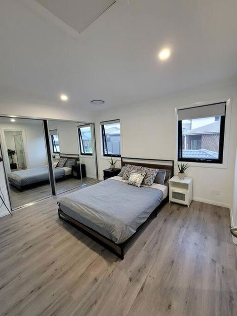 New 5 Bedroom House In Rousehill - Foster Accommodation 1
