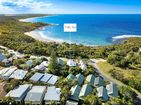 NEW Luxury Angourie Villa! Dream Location, WiFi ++ - Foster Accommodation 1