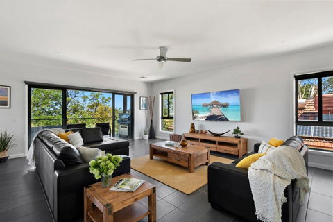 NEW - Sunrise Waters Holiday House - Foster Accommodation 2