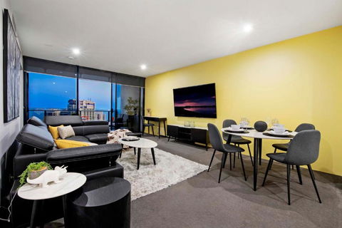 OCEAN VIEW - One Bedroom Spa Apartment - Circle On Cavill - Self Contained, Privately Managed - Foster Accommodation 2