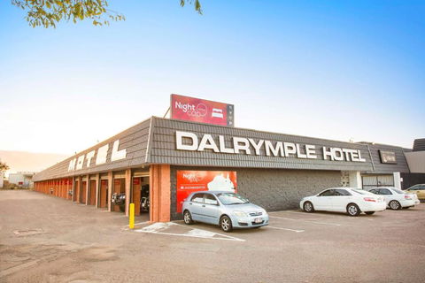 Nightcap At Dalrymple Hotel - Foster Accommodation 2