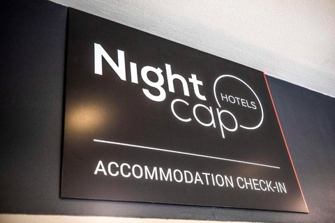 Nightcap At High Flyer Hotel - Foster Accommodation 3