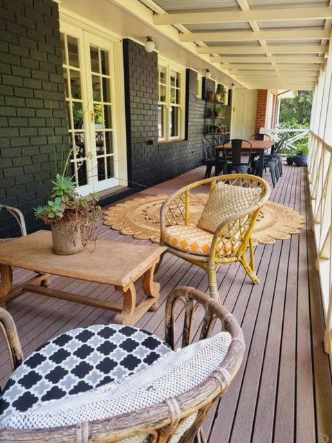 Noonan House, 5 Bedrooms. Hop & Skip To Town - Foster Accommodation 0