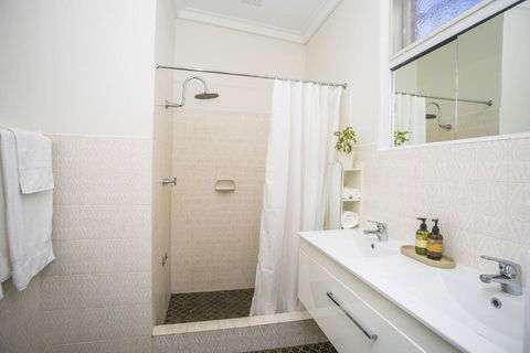 NOR214 - Northstead Coastal Charm - Foster Accommodation 3