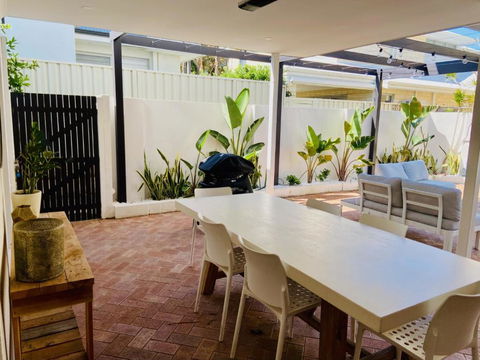 NOR214 - Northstead Coastal Charm - Foster Accommodation 1