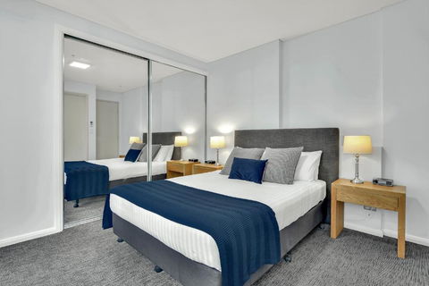 North Sydney Large Two Bedroom MIL2302 - Foster Accommodation 1