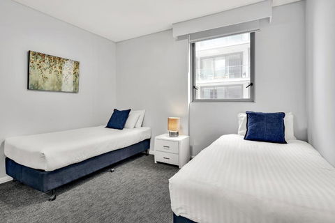 North Sydney Large Two Bedroom MIL2302 - Foster Accommodation 2