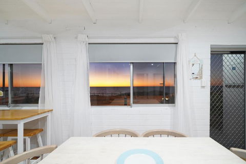 OCEA84 - Quinns Beach Shack: Ocean Views - Foster Accommodation 1