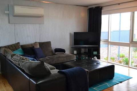 Ocean Breeze - Foster Accommodation 1