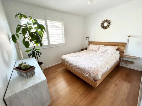 One Bedroom Apartment And CARPORT Close To Beaches, Airport,CBD - Foster Accommodation 0
