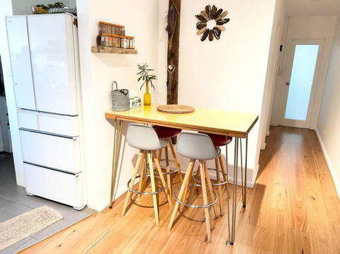 One Bedroom Apartment And CARPORT Close To Beaches, Airport,CBD - Foster Accommodation 2