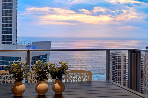 OCEAN VIEW APARTMENTS - Circle On Cavill - Self Contained & Privately Managed - Foster Accommodation 0