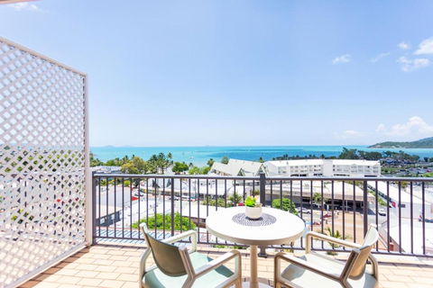 OCEAN VIEWS 10A - Foster Accommodation 1