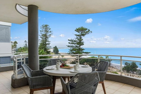 Ocean Vista Escape - A Lofty Beachfront Penthouse - Foster Accommodation 1