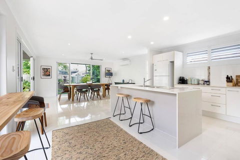 OCEAN55- Mooloolaba Family Holiday Home - Foster Accommodation 0