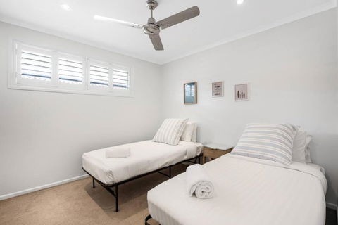OCEAN55- Mooloolaba Family Holiday Home - Foster Accommodation 2
