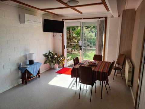 Orchard 2 Bedroom Apartment In Devonport - Foster Accommodation 1