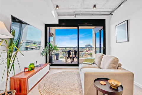 Ovation - New Footscray Apt W Parking & Pool - Foster Accommodation 0