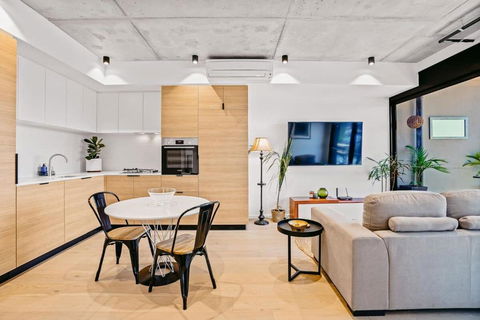 Ovation - New Footscray Apt W Parking & Pool - Foster Accommodation 2