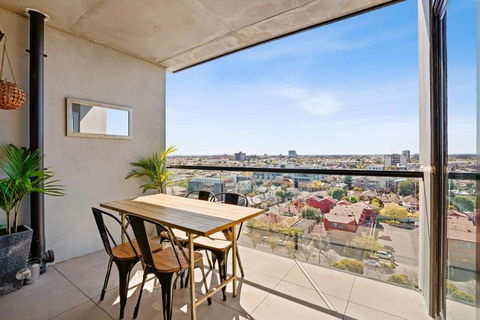 Ovation - New Footscray Apt W Parking & Pool - Foster Accommodation 3