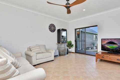 Overflow Downs-Riverside Acreage - Foster Accommodation 3